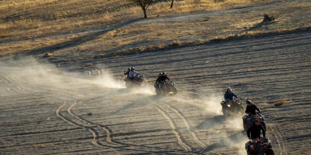 Kapadokya’ya yerli ve yabancı turistten yoğun ilgi! Şimdi keşfin tam zamanı: İster arazi aracıyla, ister atla… 4